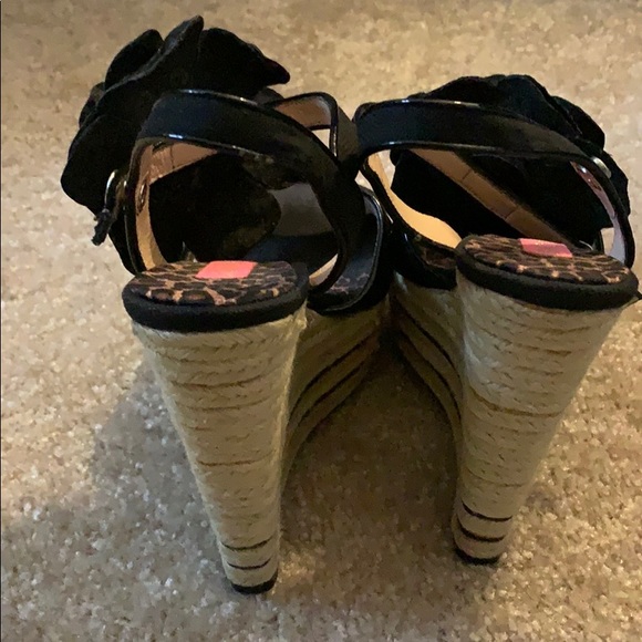 Betsy Johnson wedged heels Sz 6 - Picture 6 of 8